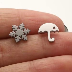 3/$30 NWT Snow and Rain ❄️ ☂️ Stud Earrings